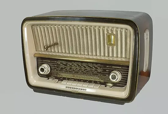 Bild eines Röhrenradios Telefunken Modell "Gavotte"